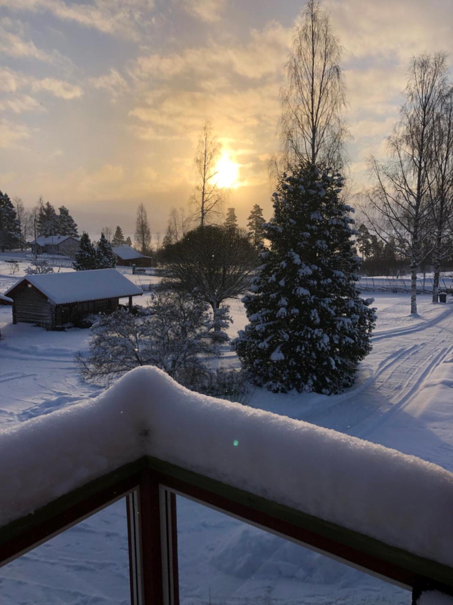 Mysigt Boende I Raettvik Med Utsikt Oever Siljan Rättvik Exterior foto