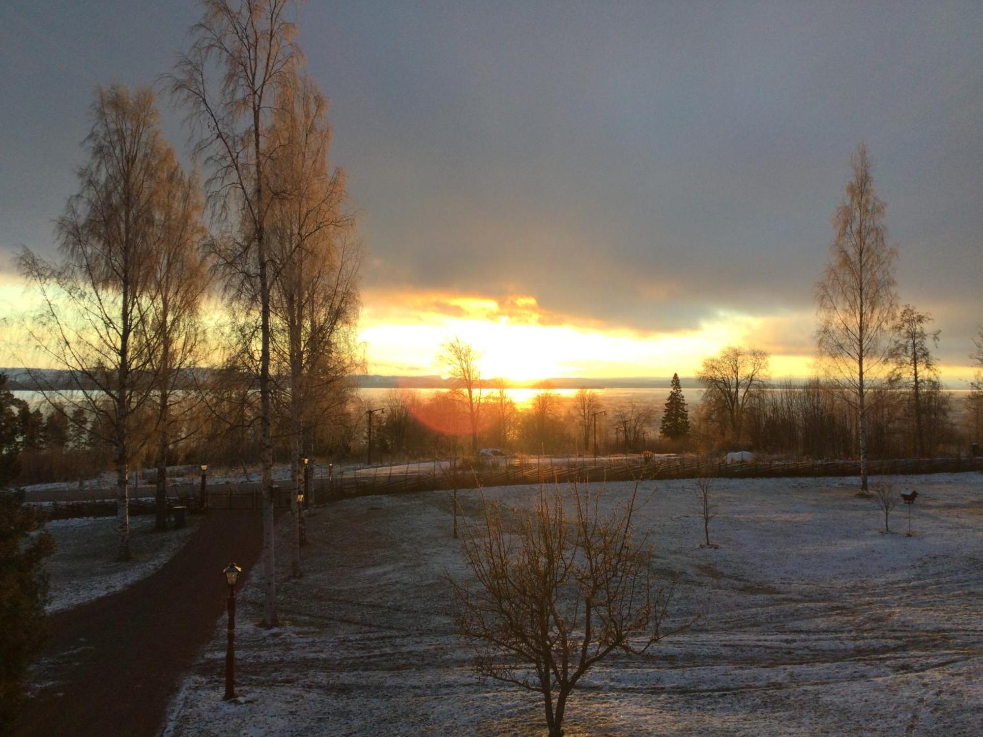 Mysigt Boende I Raettvik Med Utsikt Oever Siljan Rättvik Exterior foto